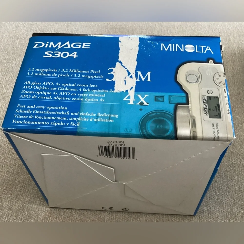 Minolta Dimage S304 digital camera open box